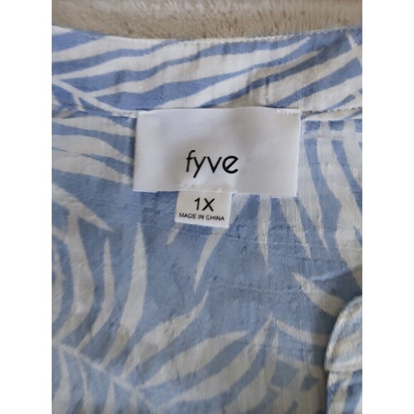 Fyve Womens Button Up Shirt Size 1X Ombre Blue White V Neck Roll Tab Lightweight - Picture 15 of 16